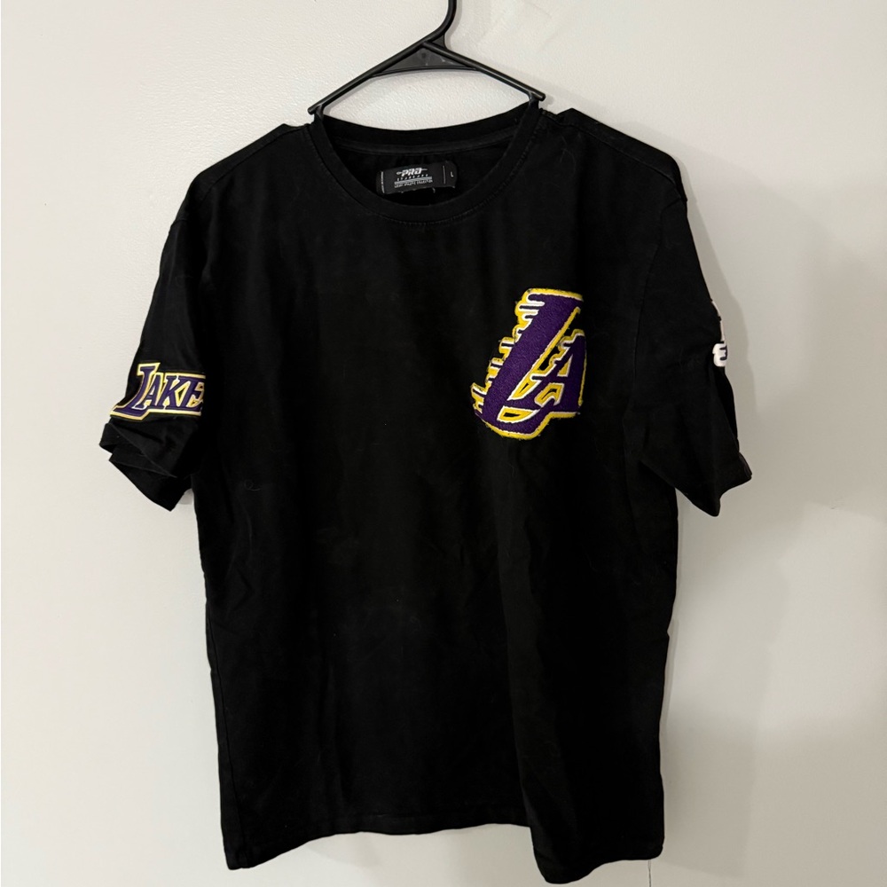 Men’s size large lakers shirt